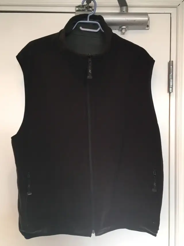 NEW PRICE - Reversible Vest in Men's in Belleville - Image 3