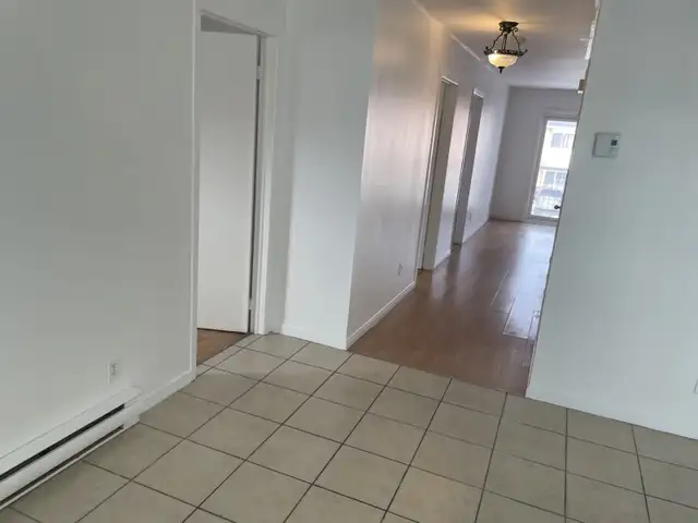 5 1I2 Très spacieux, propre et entièrement rénové in Other in Drummondville - Image 3