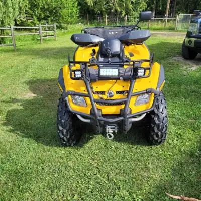 2006 Outlander 800 XT. 5500 km. Newer tires. Comes with snow blade and Rigid LEDs. Also comes with b...