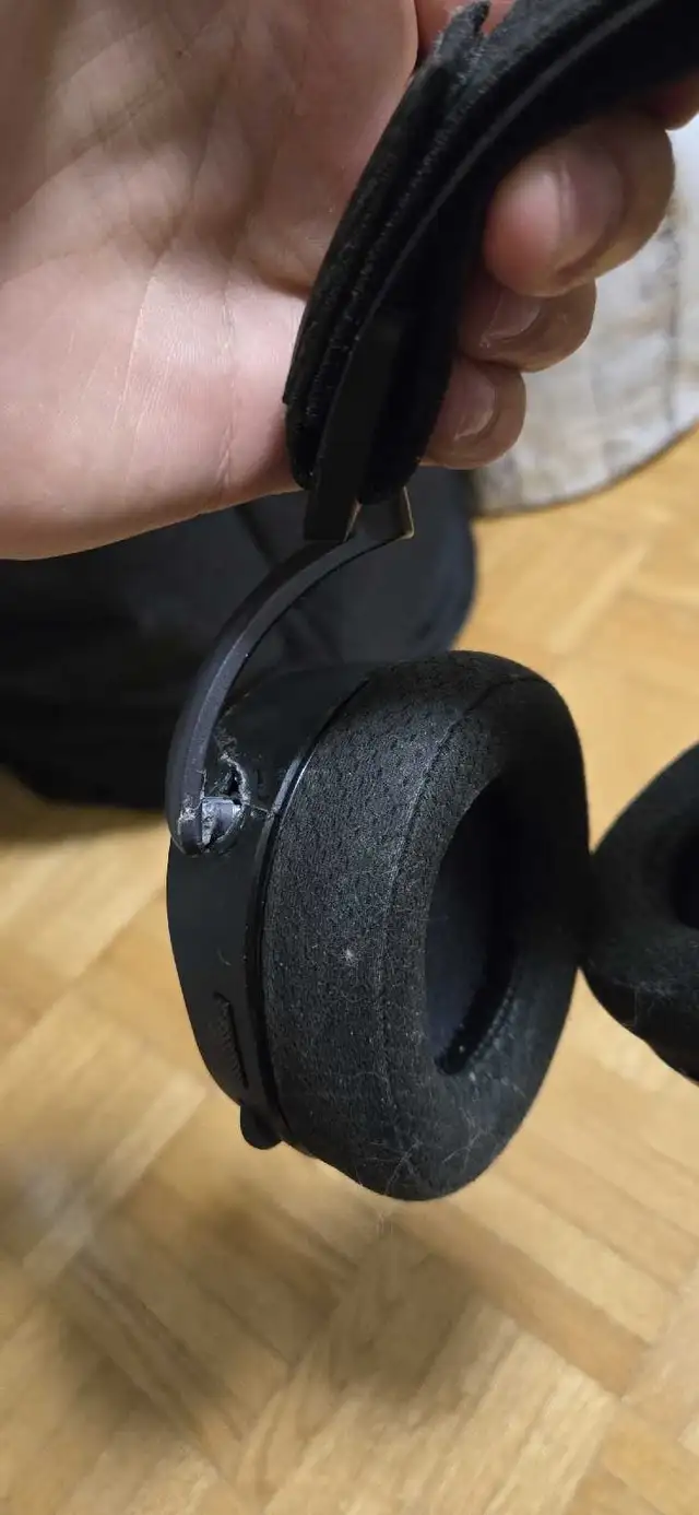 SteelSeries Arctis Pro Wireless Gaming Headset in Speakers, Headsets & Mics in Hamilton - Image 5