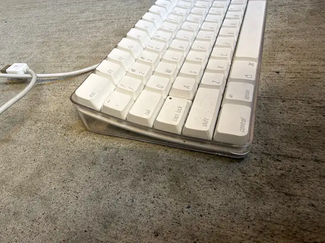 Apple Keyboard - Wired USB A1048606389504343418881