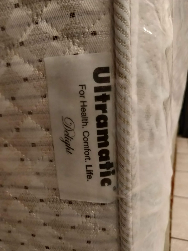 EUC Ultramatic Split Queen XL "Delight" Mattress ONLY in Beds & Mattresses in City of Toronto - Image 3