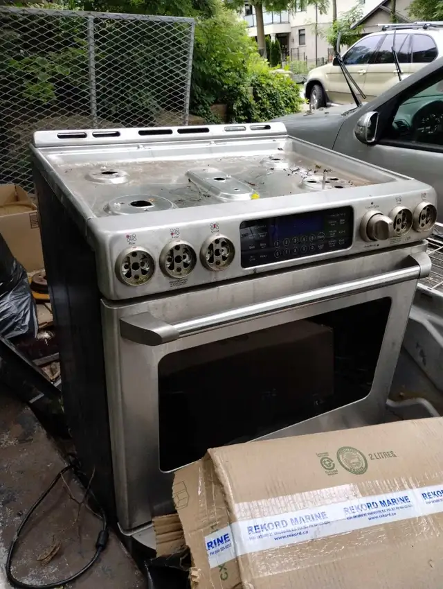 $3500 gas stove - selling it for parts in Stoves, Ovens & Ranges in Mississauga / Peel Region - Image 2