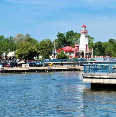 Seeking PORT CREDIT/ LAKEVIEW apartment.