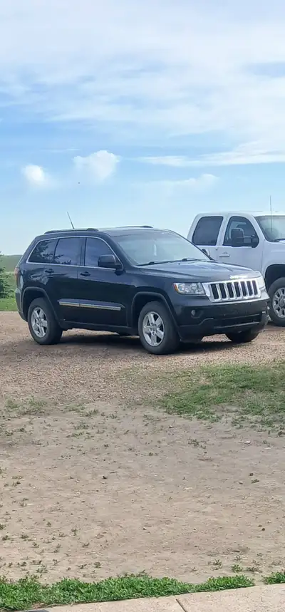 Selling my 2011 jeep cause I want to get a truck otherwise i liked it very much good traction nice v...