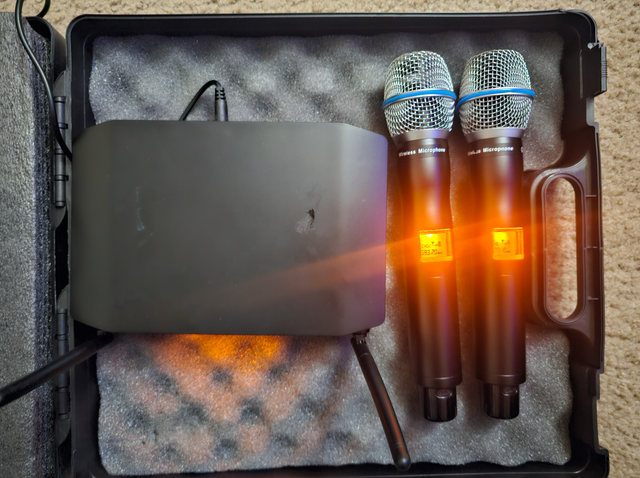 Wireless Microphone Set – 2 Mics with Console in Pro Audio & Recording Equipment in Windsor Region - Image 3