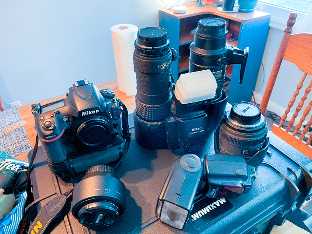 Very Clean Nikon D800 with 4 lenses and 2 Flashes in Cameras & Camcorders in Oshawa / Durham Region - Image 2