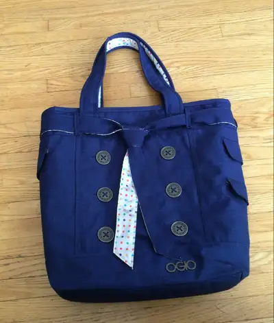 BRAND NEW - Never Used. Zipper across top. Great for Airport and Travel or for a Teacher. Measures 1...