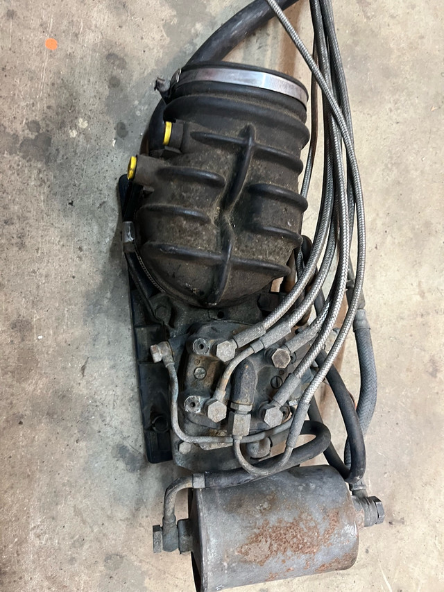 VW Fuel distributor and injectors/lines in Engine & Engine Parts in Trenton