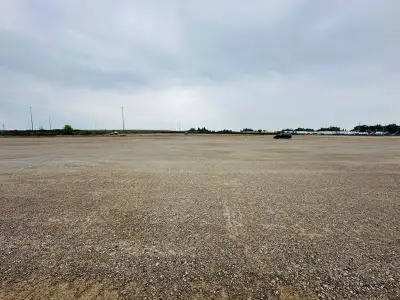 Trucks/ Trailers/ Buses/ Commercial Vehicle Parking - Steeles Ave & 10th Line. Secure outdoor parkin...