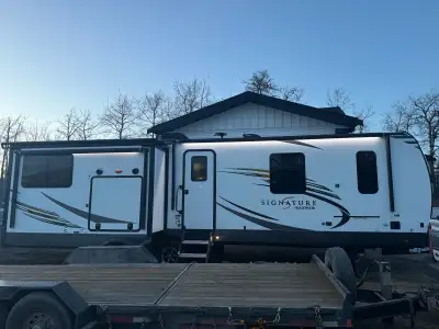 I bought brand new, everything works, it is 33ft it has auto leveking jacks, solar hookup, bigger ba...