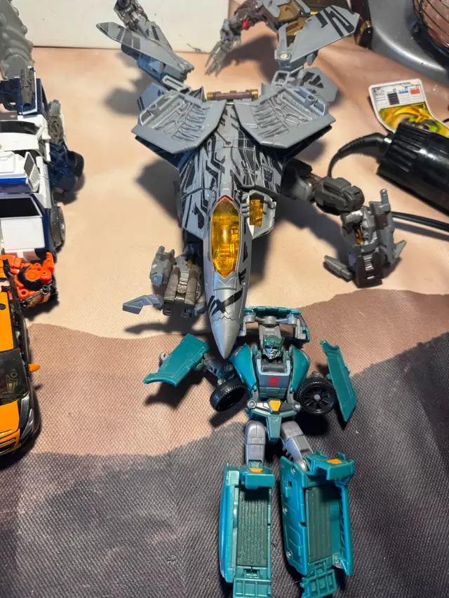 TRANSFORMER COLLECTION, LOT SALE, INCLUDED VINTAGE G1 READ ADD in Toys & Games in City of Montréal - Image 4