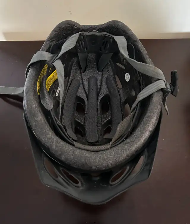 Schwinn Women's Bike helmet (S/M) in Clothing, Shoes & Accessories in City of Toronto - Image 4