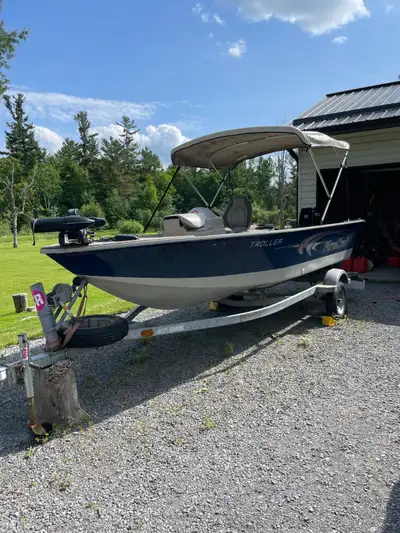 16' Side console with 40hp Tohatsu 2 stroke outboard. Less than 20 hours on the motor. Extremely fue...