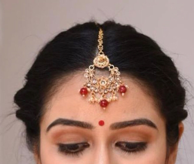 $100 Bridal and $70party makeup and hair  in Wedding in Markham / York Region - Image 2