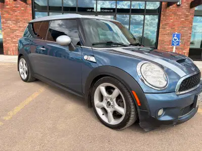 Great condition 2010 Mini Clubman Cooper S in stunning Horizon Blue Metallic with silver roof, mirro...