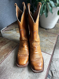 Lucchese cowgirl boots - size 7