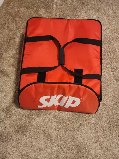 Keep food deliveries hot (or cold!) with this Skip the Dishes insulated delivery bag. This bag is in...