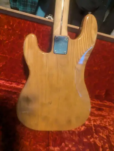 Fender precision  bass, View more