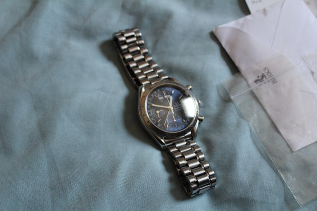 Omega Speedmaster triple date blue dial watch automatic men 39mm dans Bijoux et montres  à Longueuil/Rive Sud - Image 2