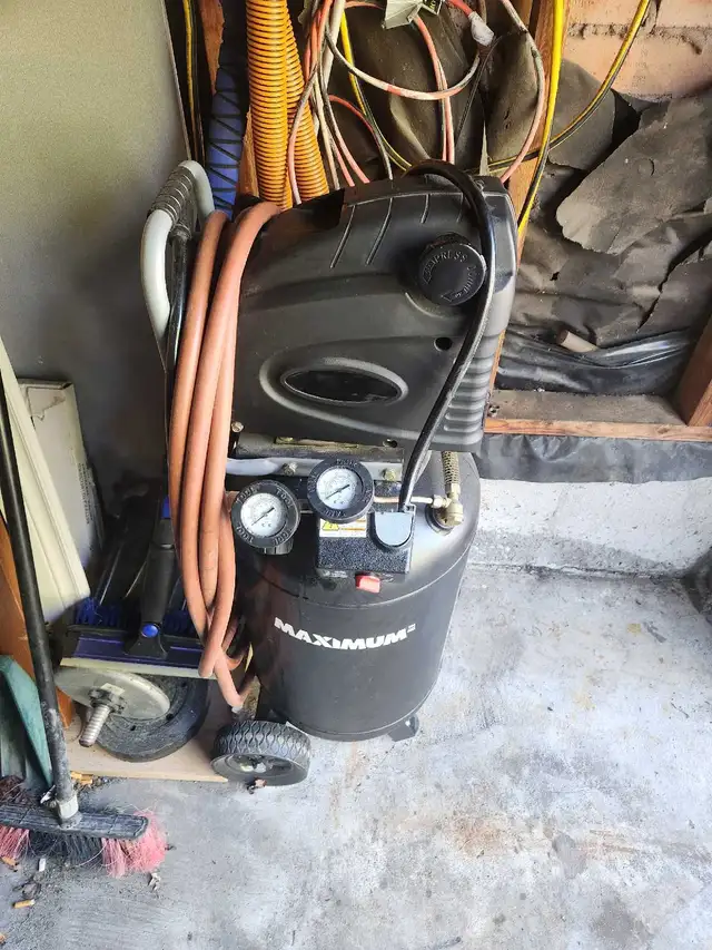 air compressor 15 gallons in Power Tools in Oshawa / Durham Region - Image 3