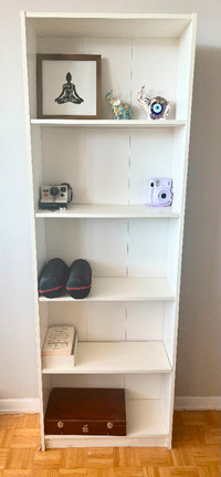 Versatile Shelf Unit with Five Shelves - Perfect for Any Room!