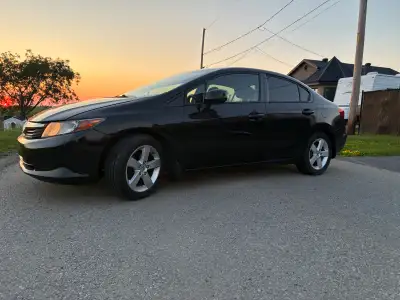 Honda civic lx noir manuel avec 201524 km. Suspension neuve au 4 roue frein neuf au 4 roues, link ki...