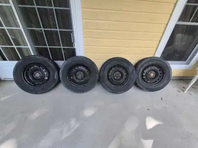 J’ai des pneus d’hiver à vendre: 4 pneus d’hiver BF Goodrich Winter Slalom 235/65/R17 profondeur 7/3...