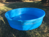 9’ Behlen country 1000 gal poly stock tank