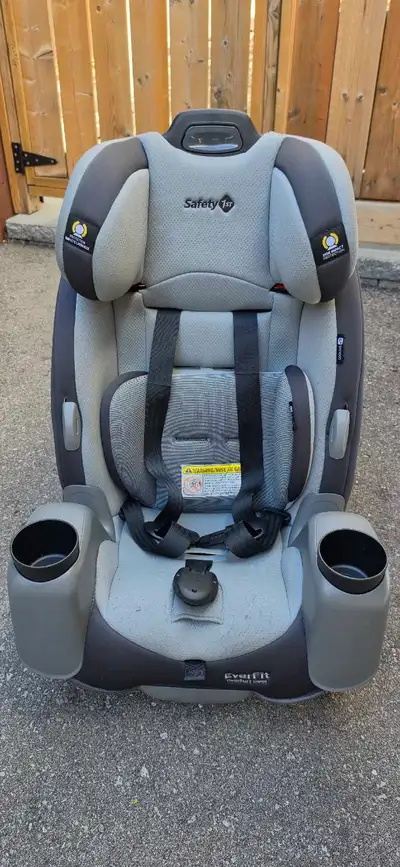 Safety 1st 3-in-1 Car Seat – Expires 2033 May, View more
