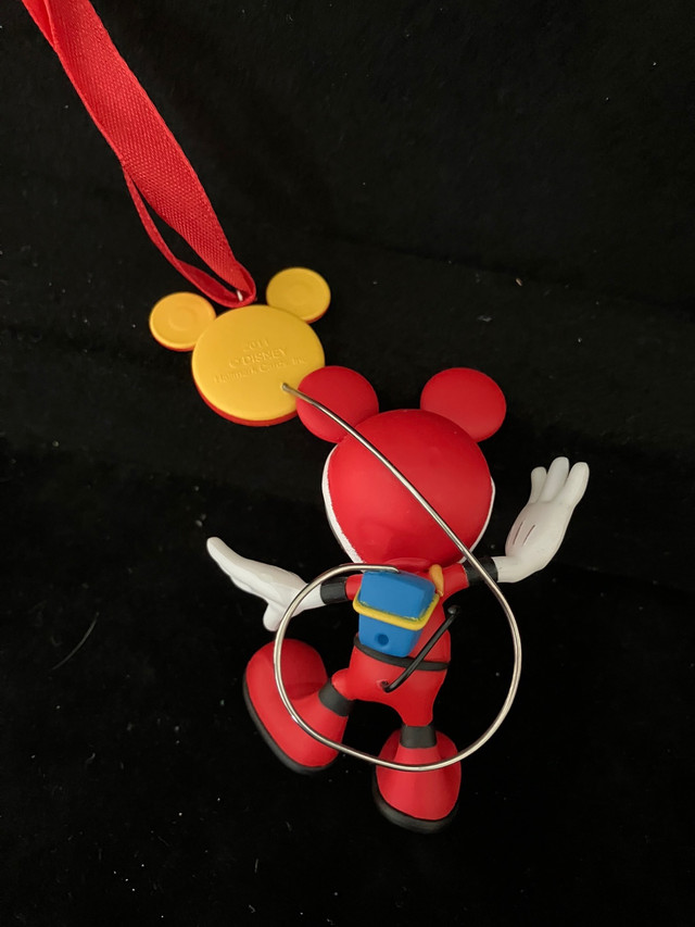 Hallmark Keepsake Ornament Mickey & Toodles in Space dans Fêtes et événements  à Ville de Montréal - Image 4