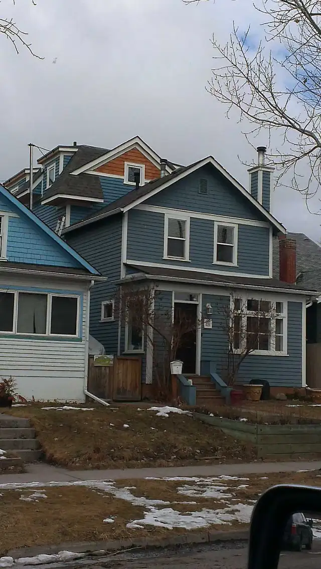 Siding, Soffit, Fascia, Eavestrough Installation. in Fence, Deck, Railing & Siding in Calgary - Image 6