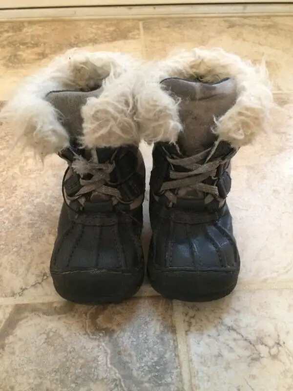 Many Girls Shoes (sizes 2 - 9) in Kids & Youth in Cambridge - Image 7