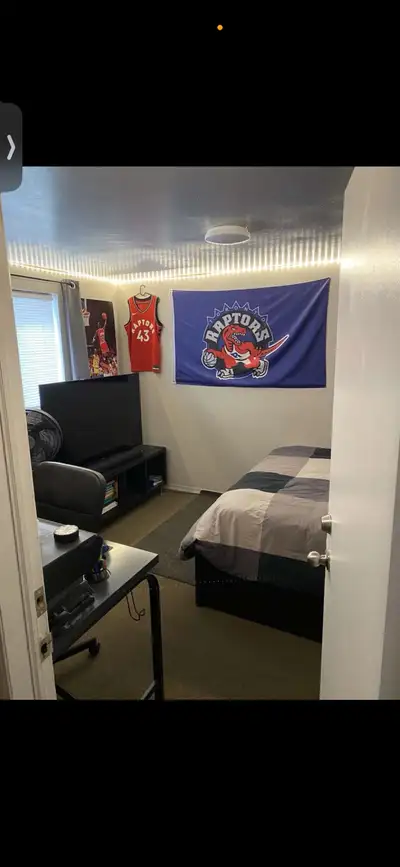 4 Beds 2 Baths - House 41 Bricker Ave, Waterloo, ON N2L 3B5, Canada Lease takeover for September 202...