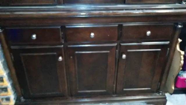 Traditional Dark Wood China Cabinet in Hutches & Display Cabinets in Winnipeg - Image 3