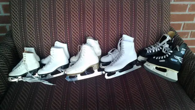 Winter Sports helmet Size S (52-54 cm). Skates s.13,3,4,5,7. in Skates & Blades in Ottawa - Image 3