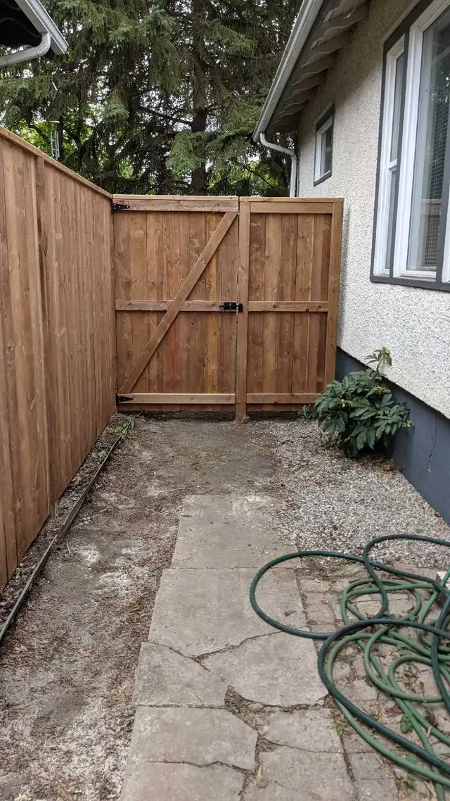 fence and deck install590081410299351048