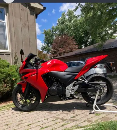 Looking to sell my 2013 Honda CBR500R! This sporty ride features a responsive engine and sleek desig...