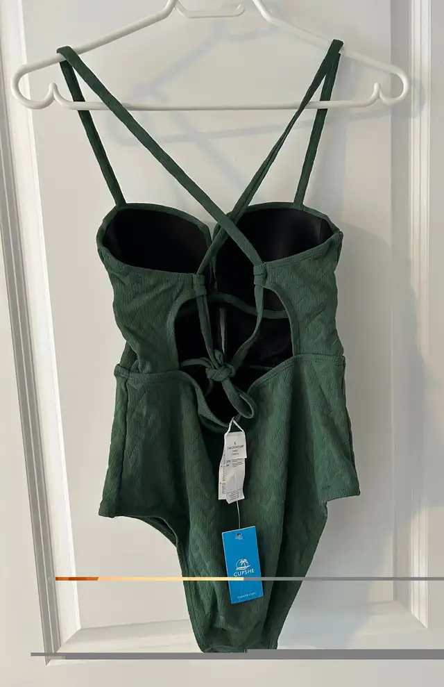 BNWT Women’s Cupshe one piece swimsuit Size S in Women's - Tops & Outerwear in Calgary - Image 3