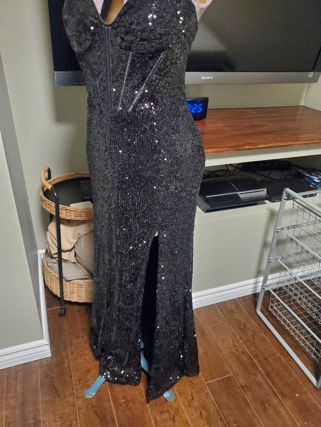 Robe de bal noire brillante dans Femmes - Robes et jupes  à Longueuil/Rive Sud - Image 3