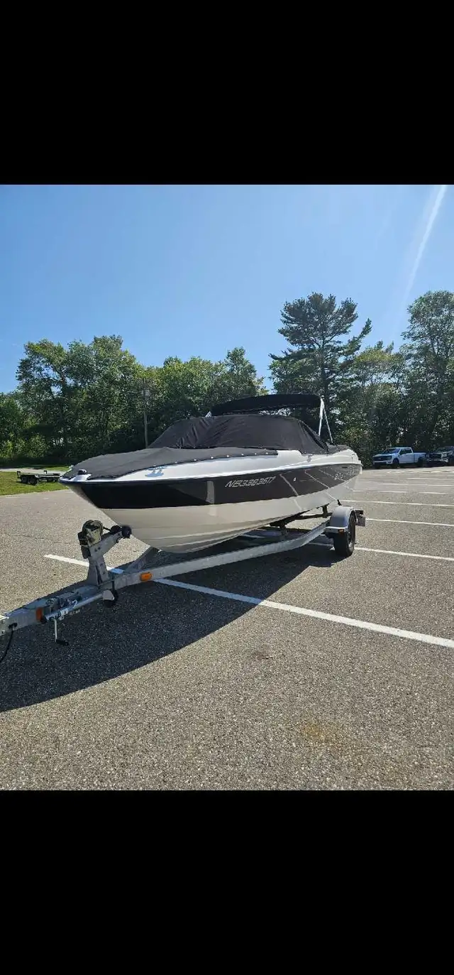 bayliner boat in Powerboats & Motorboats in Saint John - Image 3