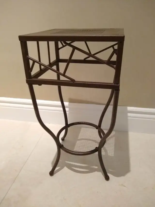 ✅ Metal Plant Stand in bronze62863731305729121