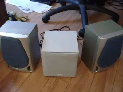 computer / stereo speakers, View more