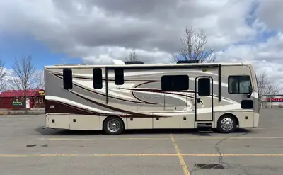 2015 Fleetwood excursion 33’ Diesel pusher with 63,000 miles on it. Powered by a 6.7 L Cummins. lots...