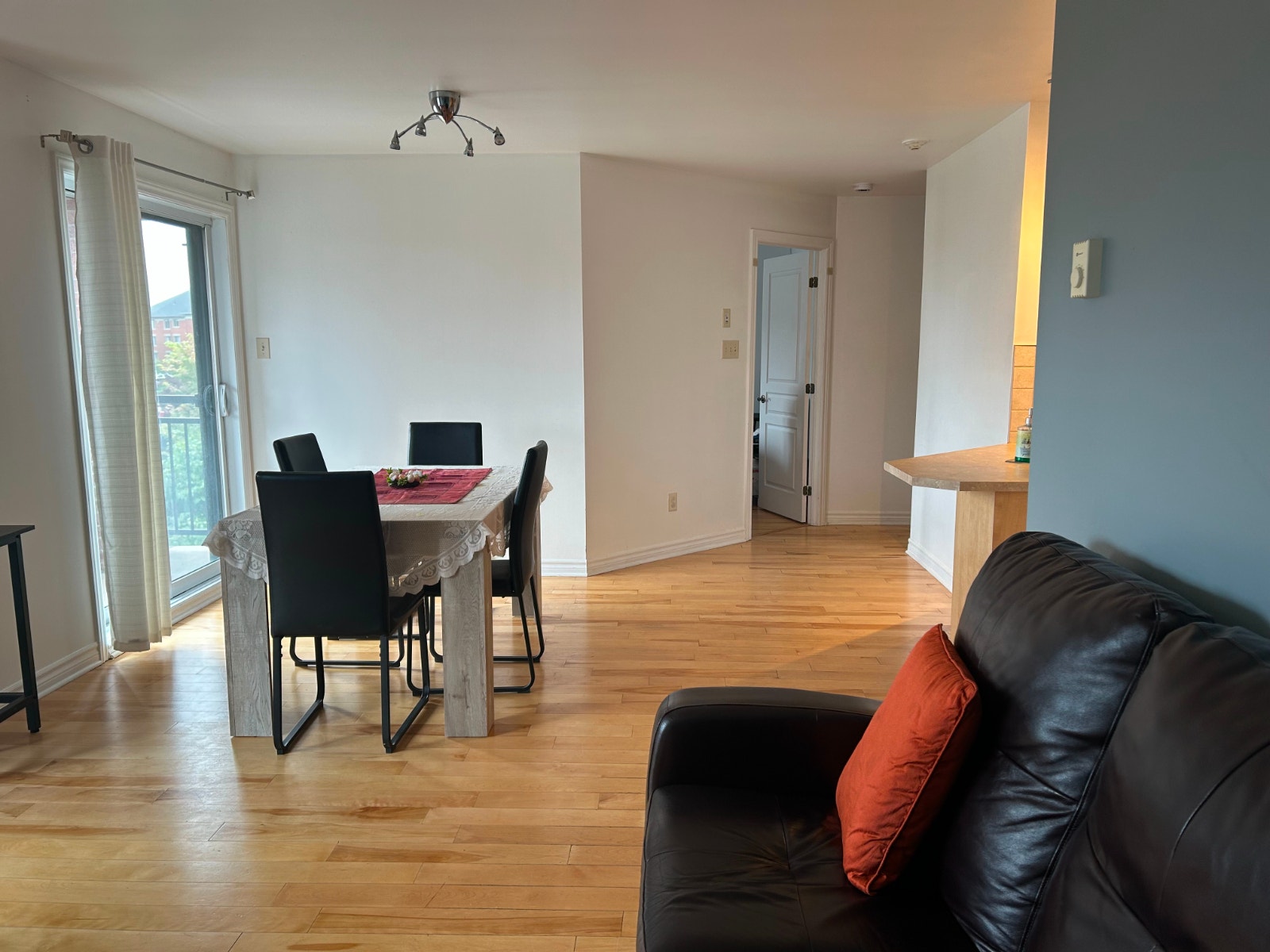 Condo 4 1/2 à louer à Brossard dans le Village Parisien (sect L) — photo 3