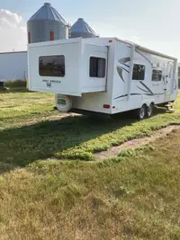 2010 Trail Cruiser with rear Queen slide and bunks