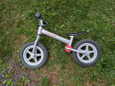 Selling kids balance bike (strider) in perfect conditions, View more