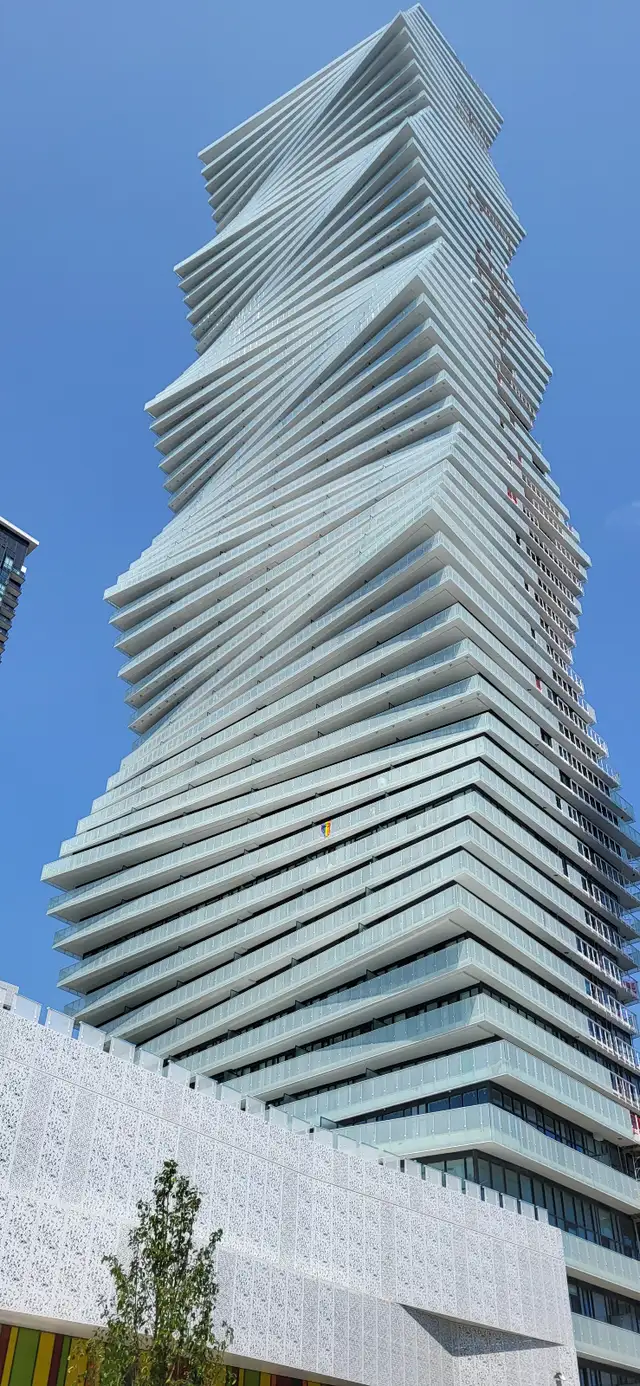 1 bedroom condo for rent in Mississauga/ parking / Utilities