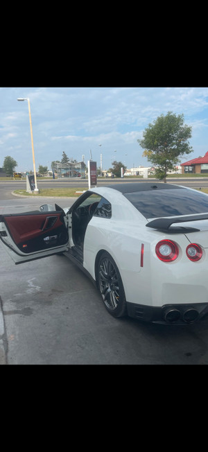 2016 Nissan GT-R Preiumn