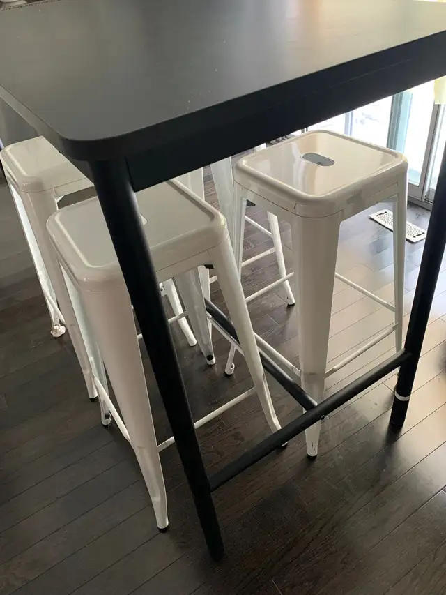 High-Leg Black Metal Kitchen Table + 4 White Stools in Other Tables in Mississauga / Peel Region - Image 4